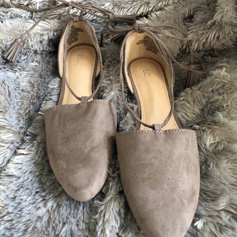 Neutral Tie-Up Flats